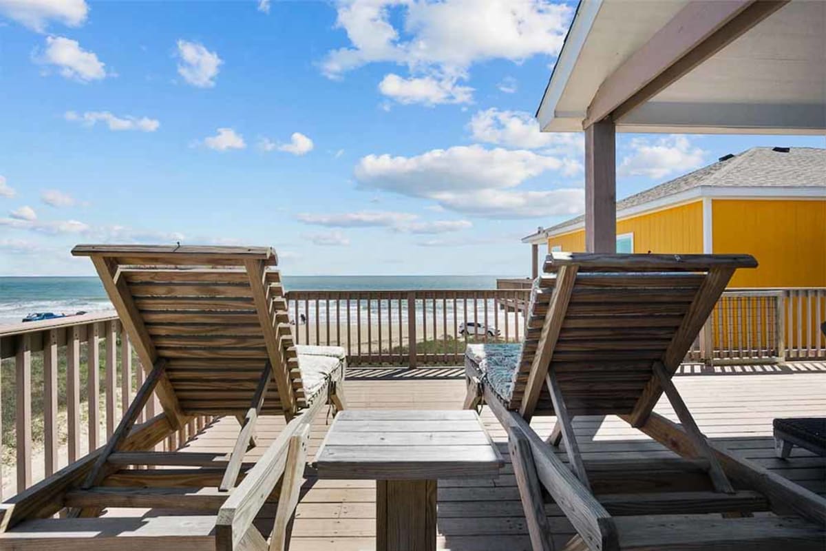 Amazing Ocean Views! Steps to the Sand, Pet Friendly! Galveston